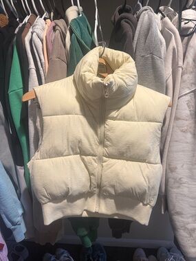 Women's Cream Puffer Vest - Sleeveless Quilted Jacket